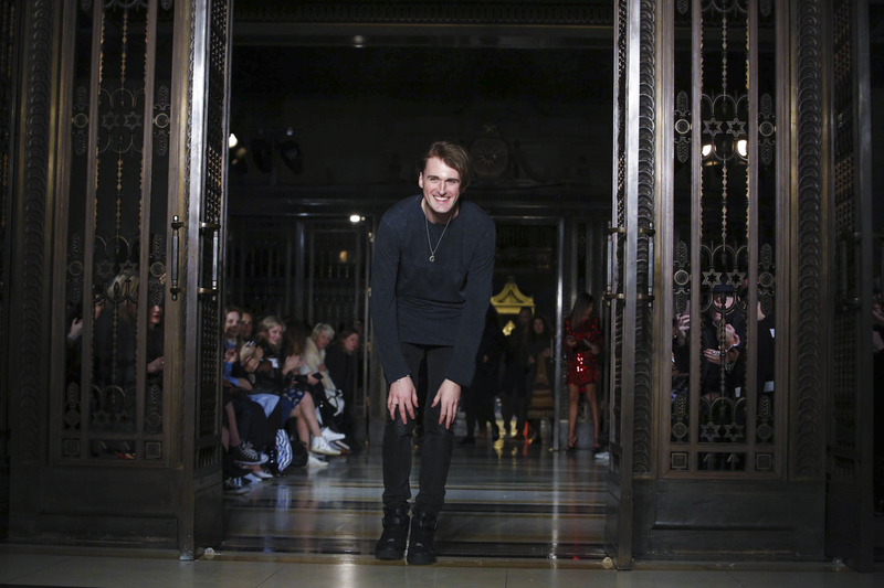Gareth Pugh Fashion Show, Ready To Wear Collection Fall Winter 2016 in London